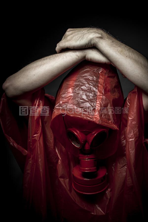 霧影之下 防毒面具后的呼吸